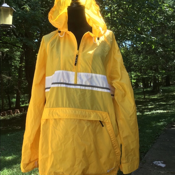 nike kangaroo pouch jacket